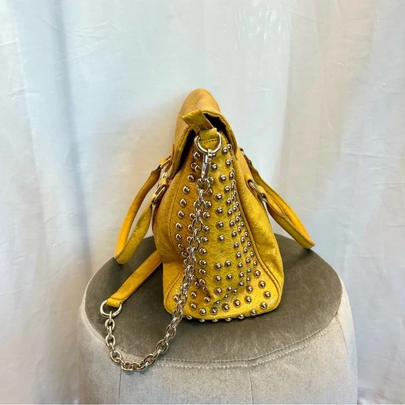 Yellow studded snakeskin-textured faux leather handbag gold-tone chain straps - Picture 4 of 14